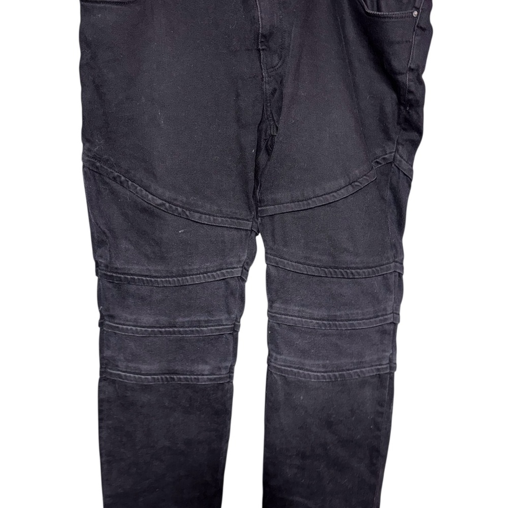 Black Cargo Pants with Articulated Knees and Reinforced Stitching